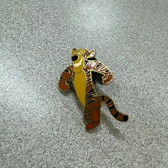 Disney Tigger pin trading pin Tigger from Winnie the Pooh - Picture 2 of 4